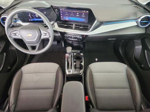 Certified 2025 Chevrolet Trax LT FWD image 27