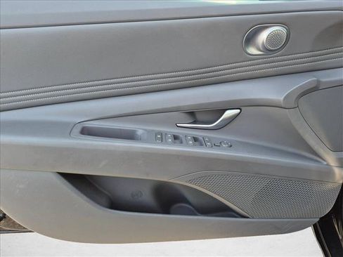Used 2023 Hyundai Elantra SEL w/ Convenience Package FWD image 8
