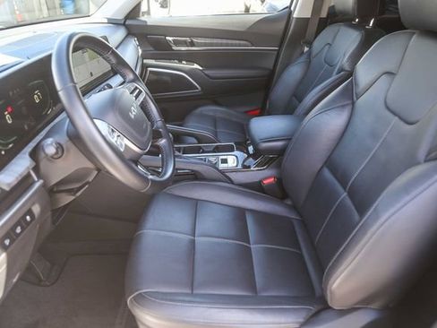 Used 2023 Kia Telluride EX w/ EX Captain's Chair Package image 19