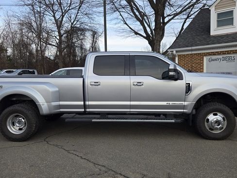 Used 2022 Ford F350 Lariat w/ Lariat Ultimate Package image 2
