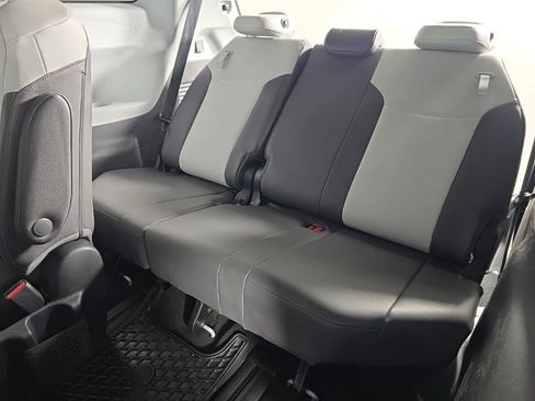 Used 2022 Toyota Sienna XSE AWD/4WD image 33
