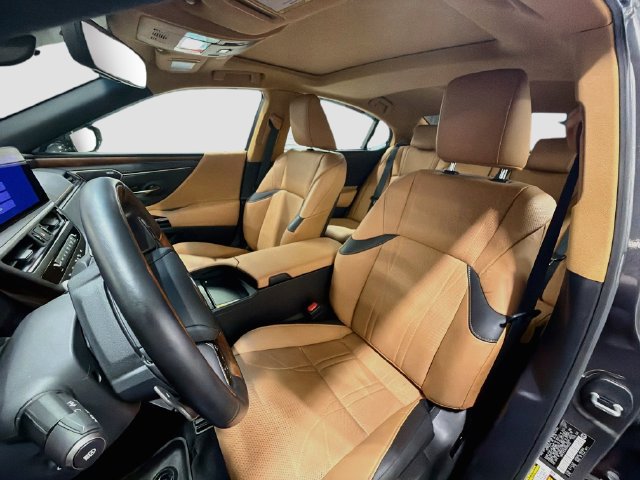 Used 2025 Lexus ES 300h Ultra Luxury w/ Accessory Package (Z2) FWD image 10