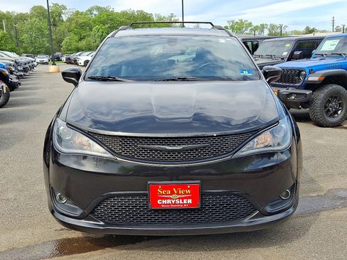 Certified 2018 Chrysler Pacifica Touring-L Plus FWD image 2