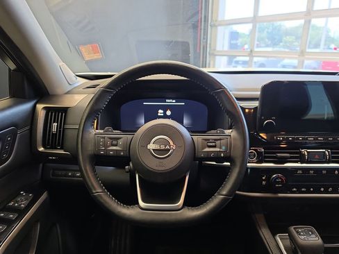 Used 2023 Nissan Pathfinder Platinum FWD image 21