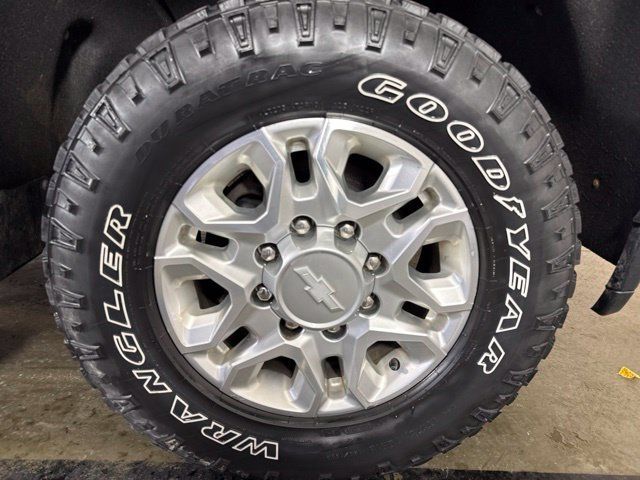 Used 2020 Chevrolet Silverado 2500 LT w/ All Star Edition AWD/4WD image 12