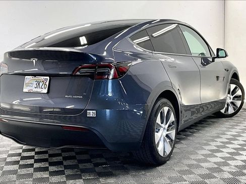 Used 2023 Tesla Model Y Long Range AWD/4WD image 12