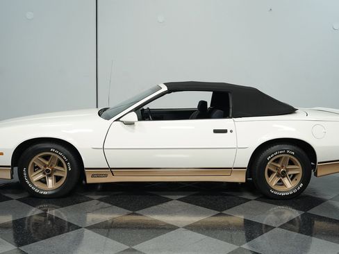 Used 1988 Chevrolet Camaro LT image 2