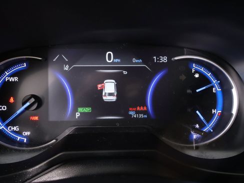 Used 2024 Toyota RAV4 LE AWD/4WD image 4