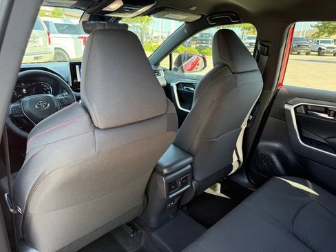 Used 2025 Toyota RAV4 SE AWD/4WD image 28