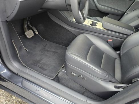 Used 2024 Tesla Model Y Long Range image 19