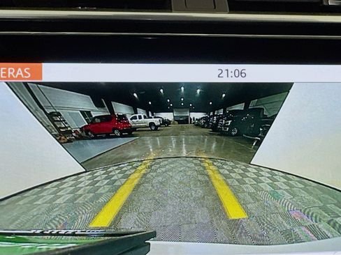 Used 2018 Land Rover Range Rover Velar R-Dynamic SE image 18