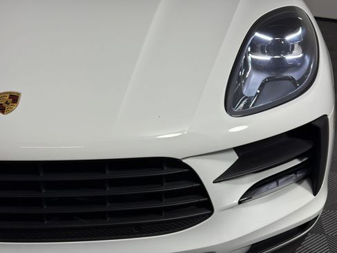 Certified 2021 Porsche Macan AWD/4WD image 27