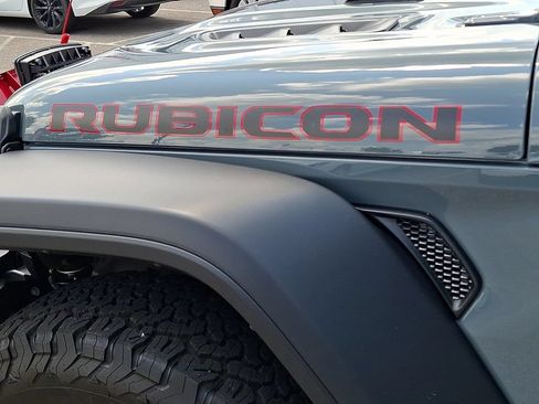 Used 2024 Jeep Wrangler Rubicon AWD/4WD image 30
