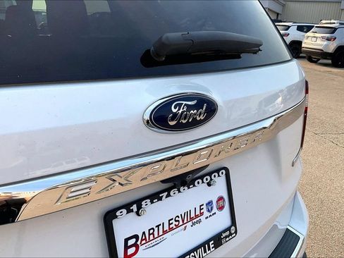Used 2018 Ford Explorer XLT w/ Equipment Group 201A FWD image 13