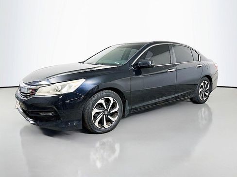 Used 2016 Honda Accord EX image 3
