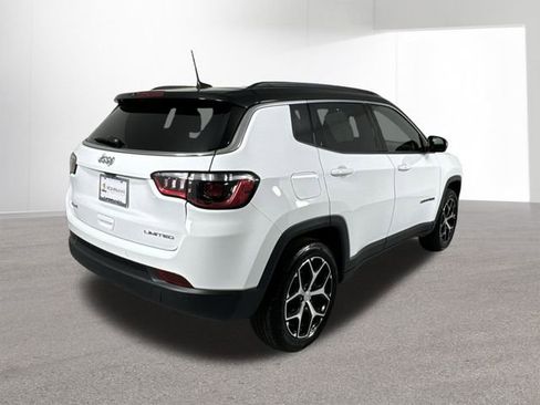 Used 2024 Jeep Compass Limited image 34