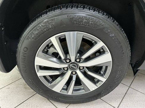 Used 2025 Nissan Pathfinder SL AWD/4WD image 14