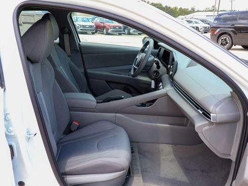 New 2026 Hyundai Elantra SE FWD image 8