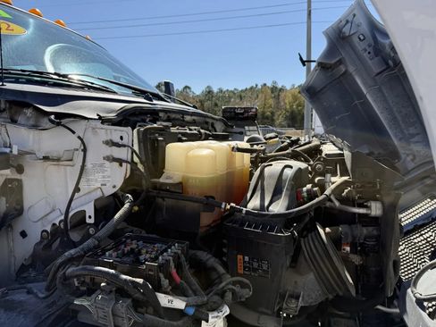Used 2022 Ford F750 2WD Crew Cab Super Duty image 18