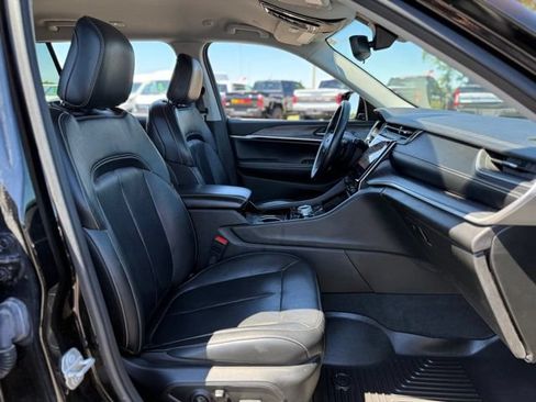 Used 2021 Jeep Grand Cherokee L Limited AWD/4WD image 16