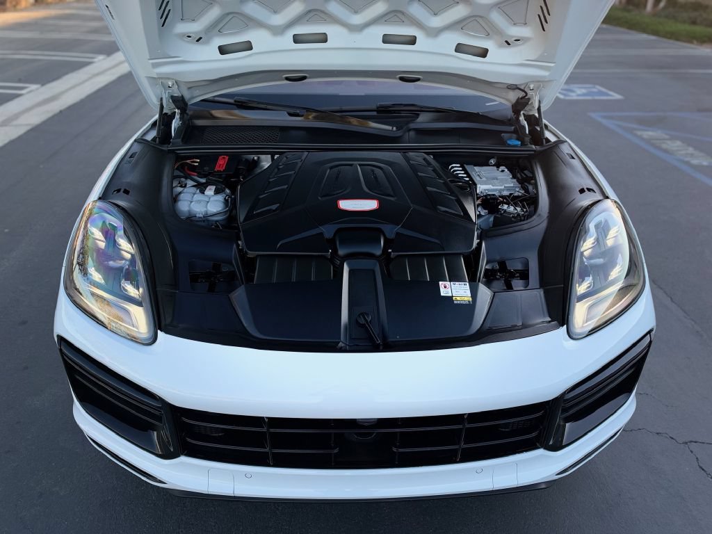 Used 2023 Porsche Cayenne Turbo AWD/4WD image 21