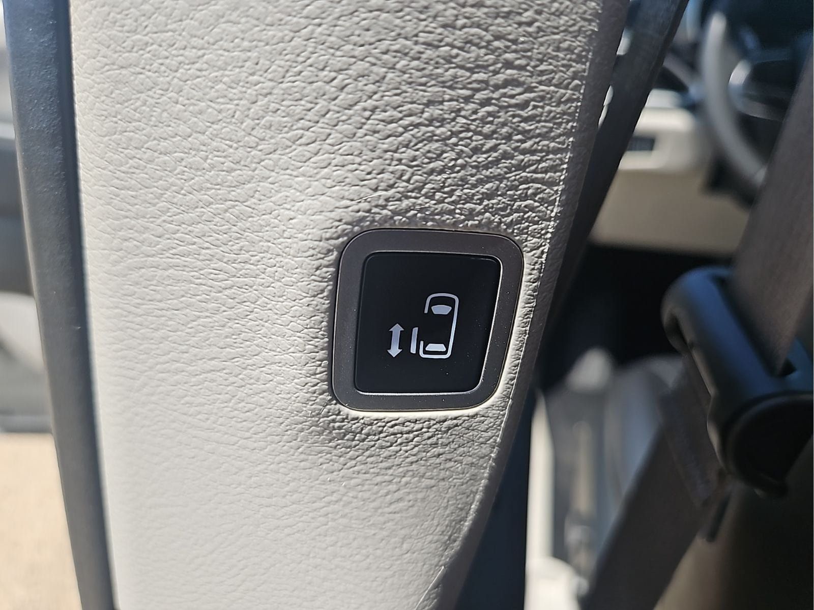 Used 2023 Chrysler Pacifica Touring-L FWD image 12
