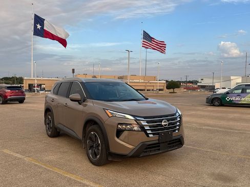 Used 2024 Nissan Rogue SV w/ SV Premium Package AWD/4WD image 1
