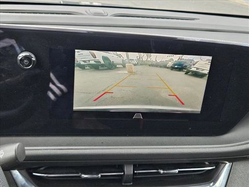 Used 2025 Buick Envista Preferred w/ Convenience II Package image 13