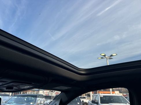 Used 2022 Chevrolet Tahoe Z71 w/ Luxury Package image 55