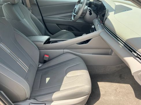 Used 2025 Hyundai Elantra SEL FWD image 7