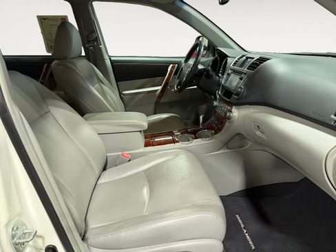 Used 2013 Toyota Highlander Limited AWD/4WD image 16