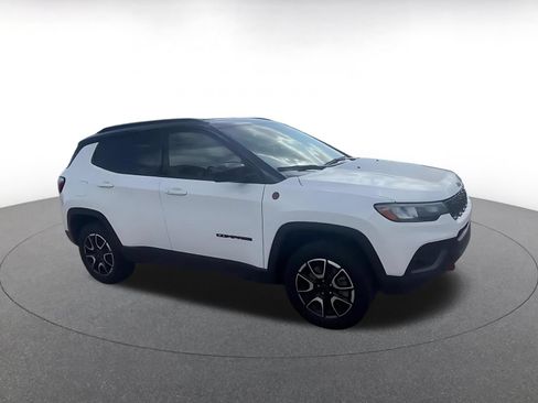 Used 2025 Jeep Compass Trailhawk AWD/4WD image 2