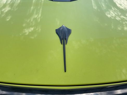 Used 2021 Chevrolet Corvette Stingray Coupe w/ Z51 Performance Package RWD image 9