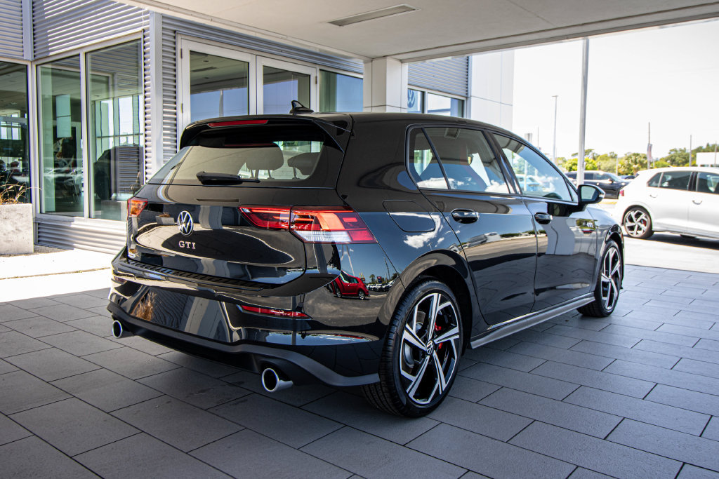 New 2026 Volkswagen GTI SE FWD image 2