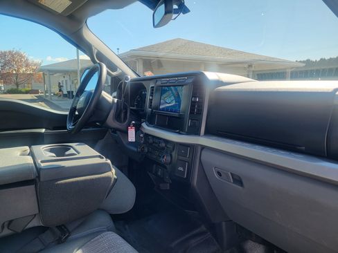 Used 2023 Ford F350 XLT AWD/4WD image 20