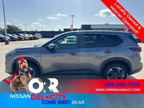 Used 2024 Nissan Rogue SV FWD image 2