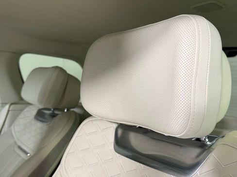 Used 2023 Land Rover Range Rover SV image 20