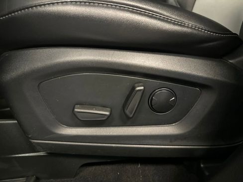 Used 2023 Ford Explorer XLT w/ Equipment Group 202A AWD/4WD image 21