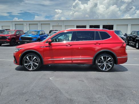 Used 2024 Volkswagen Tiguan SEL R-Line AWD/4WD image 6