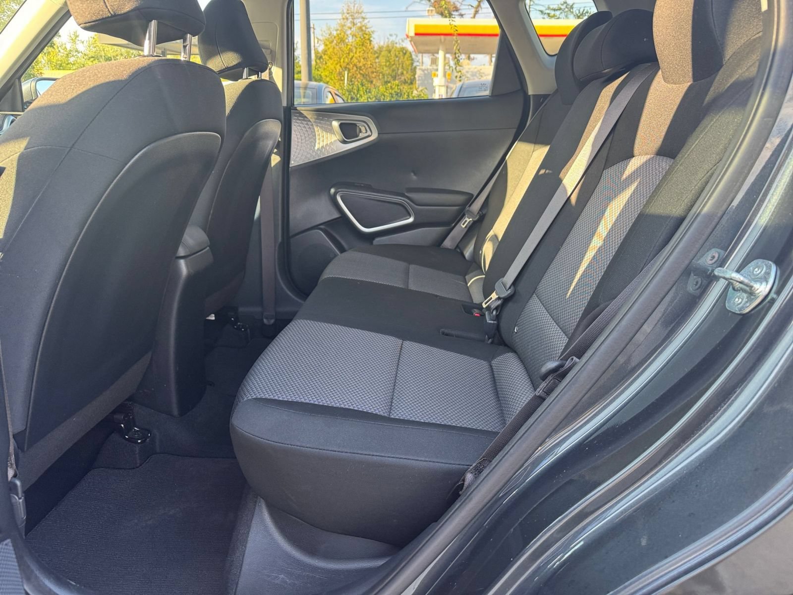 Used 2025 Kia Soul LX w/ LX Technology Package FWD image 24
