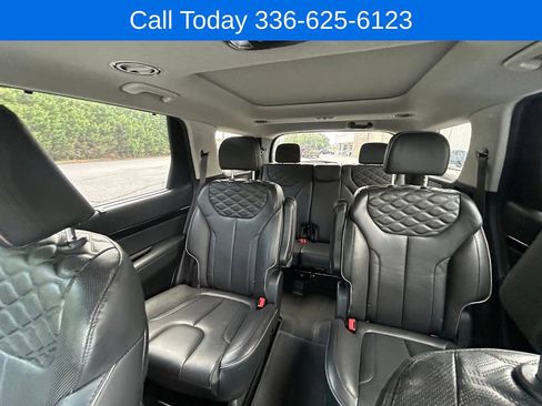 Used 2022 Hyundai Palisade Limited w/ Winter Package FWD image 24