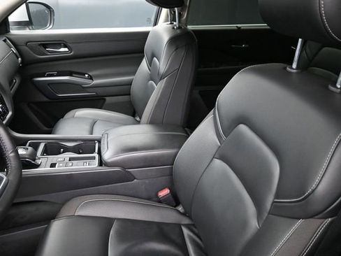 Used 2025 Nissan Pathfinder SL image 22