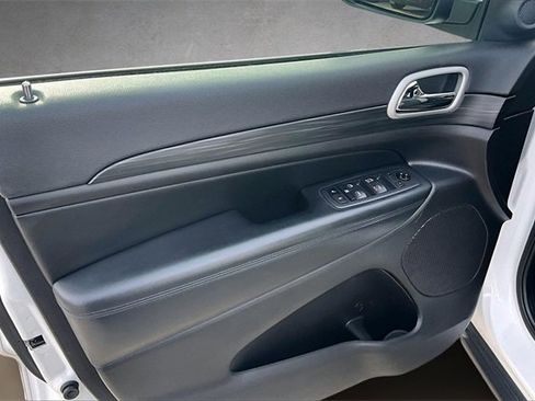 Used 2021 Jeep Grand Cherokee Laredo X image 15