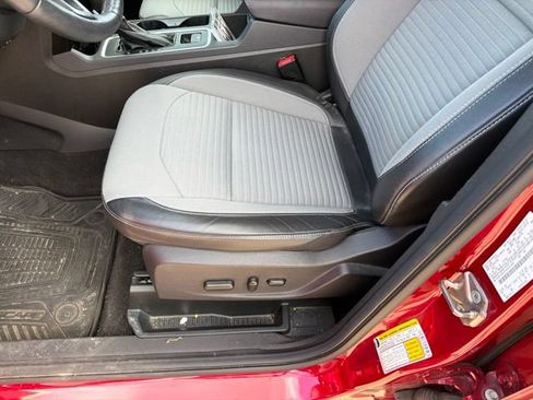 Used 2017 Ford Escape SE w/ SE Sport Appearance Package AWD/4WD image 4
