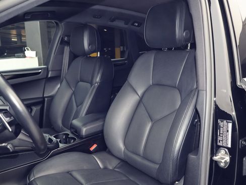 Certified 2022 Porsche Macan S image 5