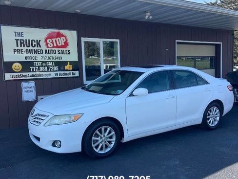 Used 2011 Toyota Camry XLE w/ SE/XLE Extra-Value Pkg FWD image 1
