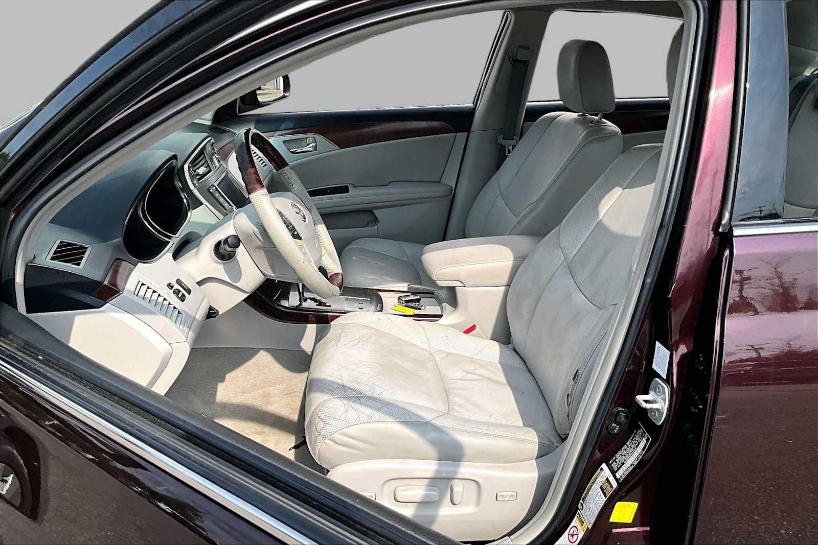 Used 2011 Toyota Avalon Limited FWD image 8