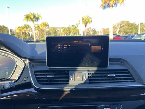 Used 2019 Audi Q5 2.0T Premium Plus w/ Premium Plus Package image 23