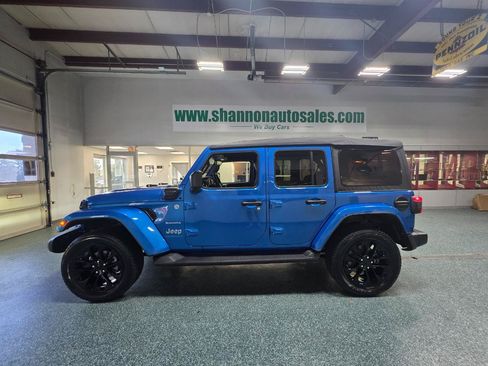 Used 2023 Jeep Wrangler Unlimited Sahara AWD/4WD image 11