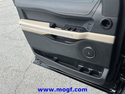Used 2024 Ford Expedition Max Limited image 18